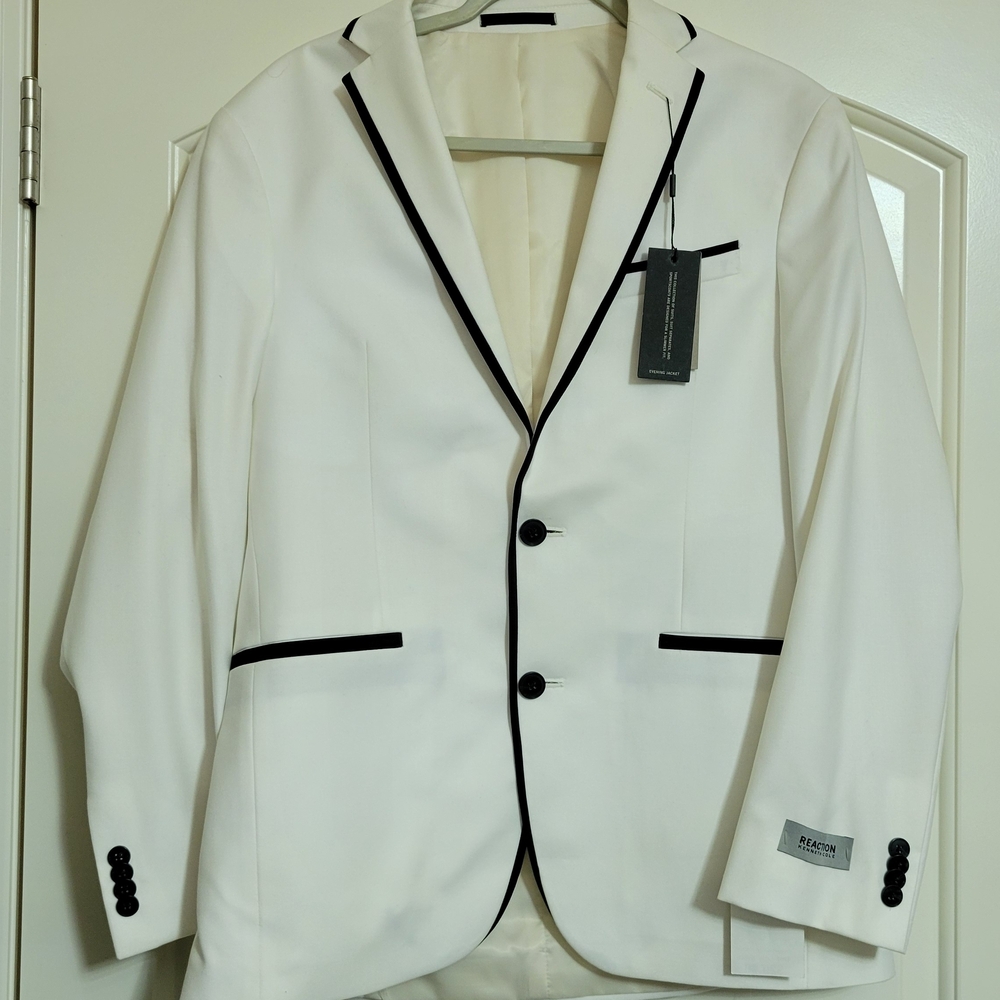 Reaction Kenneth Cole Mens Suit